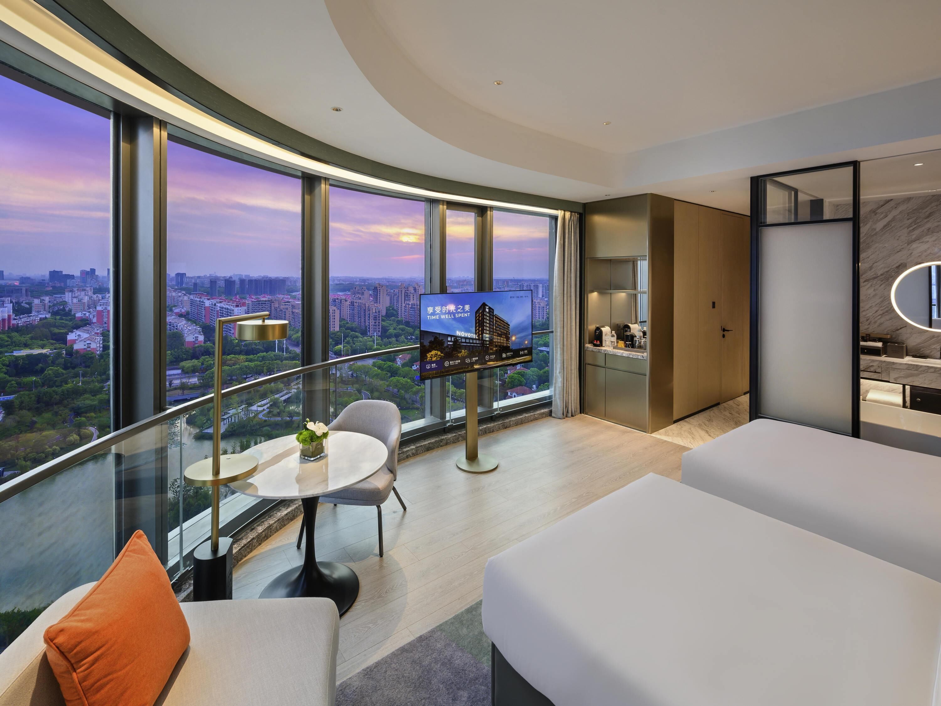 Deluxe Room, 2 Single Beds | Premium bedding, minibar, in-room safe, soundproofing