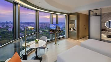 1 bedroom, premium bedding, minibar, in-room safe