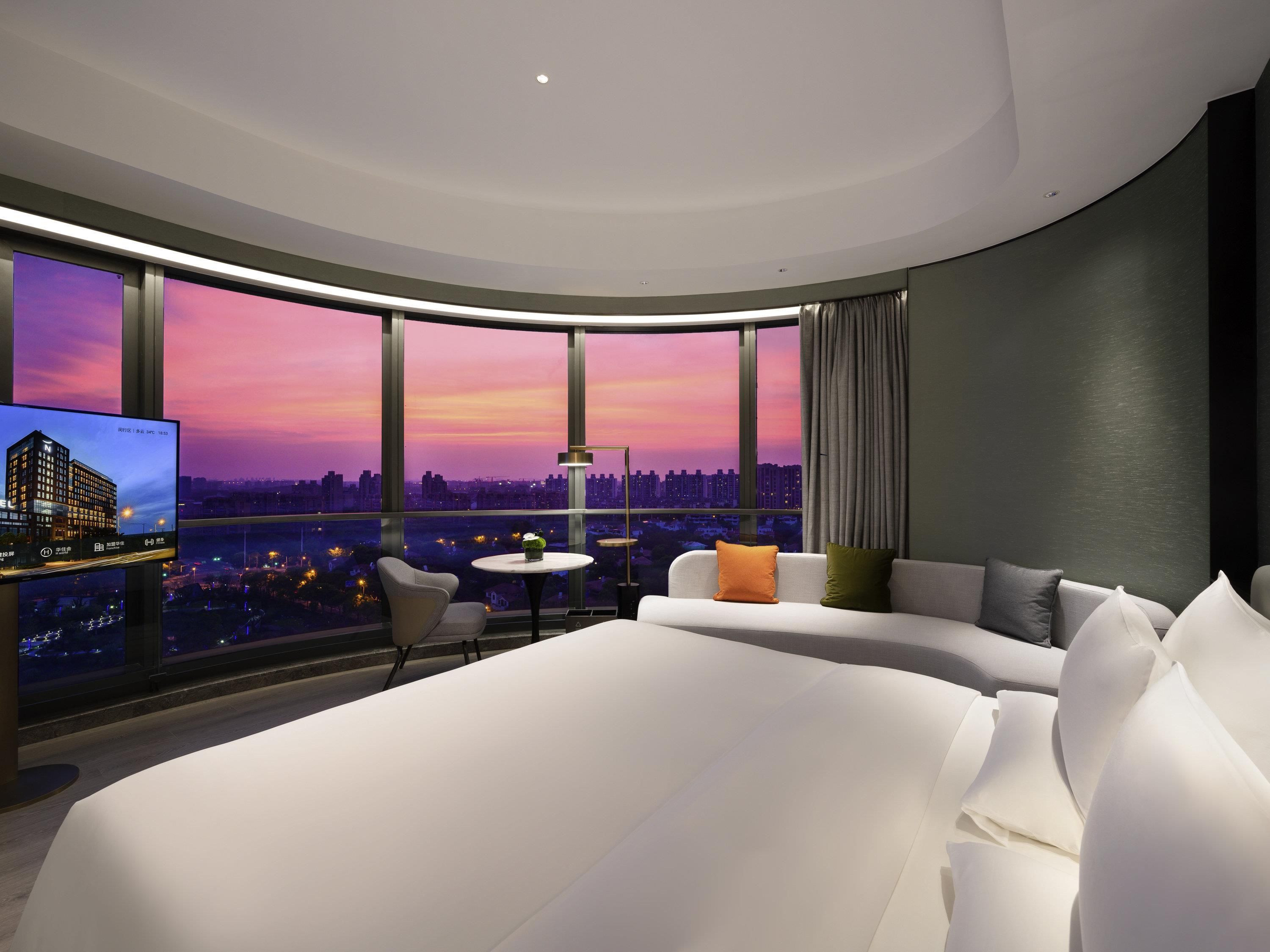 Deluxe Room, 1 Katil Raja (King), Lake View
