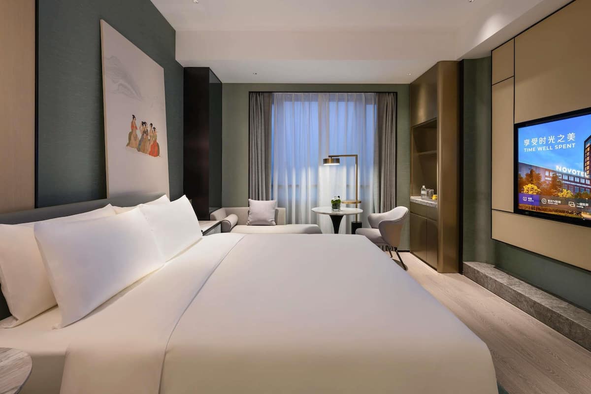 1 bedroom, premium bedding, minibar, in-room safe
