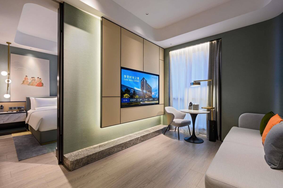 1 bedroom, premium bedding, minibar, in-room safe