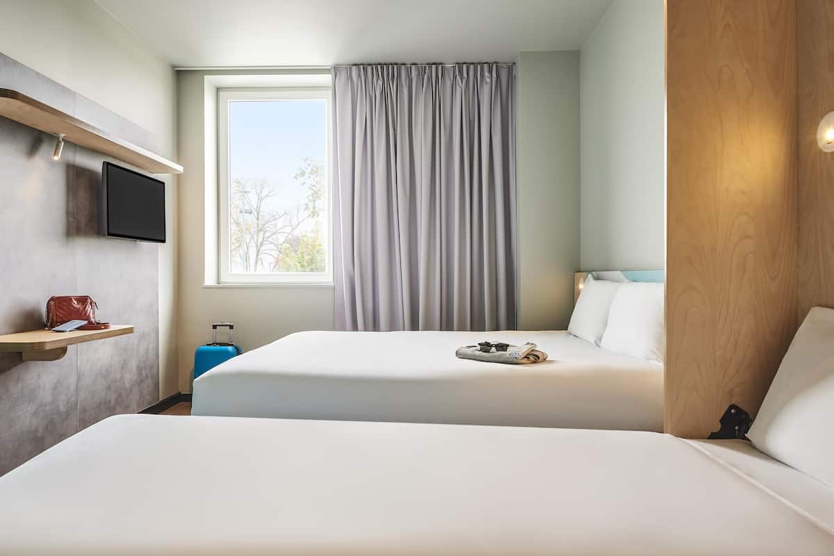 triple room, multiple beds | blackout curtains, soundproofing, iron/ironing board