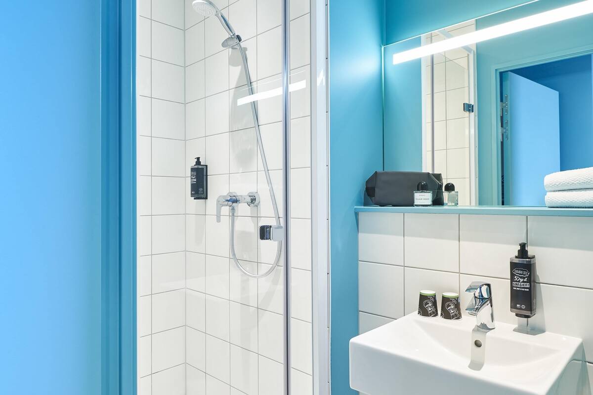 standard room, 1 double bed | blackout curtains, soundproofing, iron/ironing board