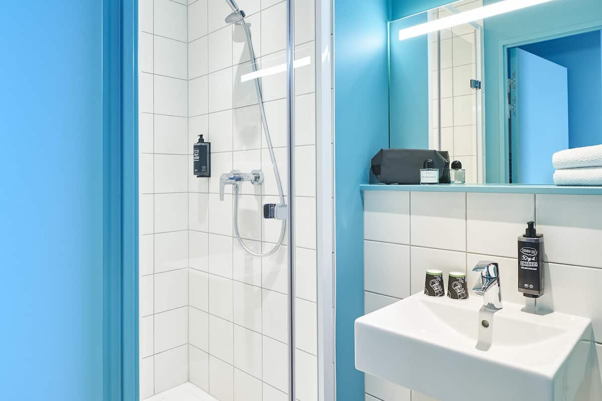 Standaard kamer, 1 tweepersoonsbed | Verduisterende gordijnen, geluiddichte muren