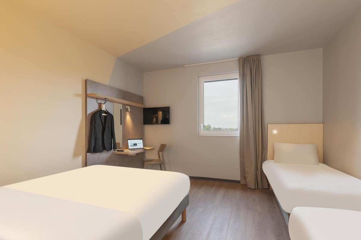 Family Room, Multiple Beds