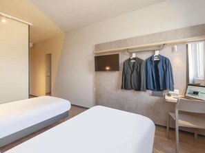 Standard Room, 2 Single Beds | Desk, soundproofing, free WiFi - Ibis Budget Mont De Marsan (Mont-de-Marsan)