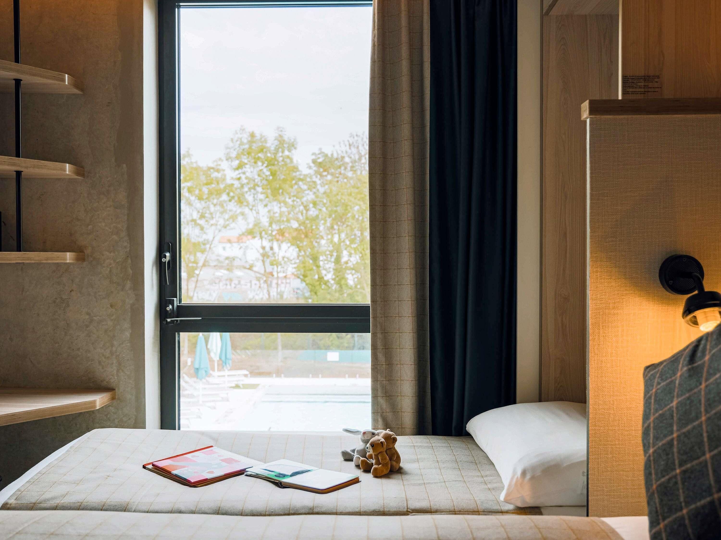 Premium bedding, desk, blackout drapes, soundproofing