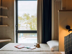 Premium bedding, desk, blackout drapes, soundproofing