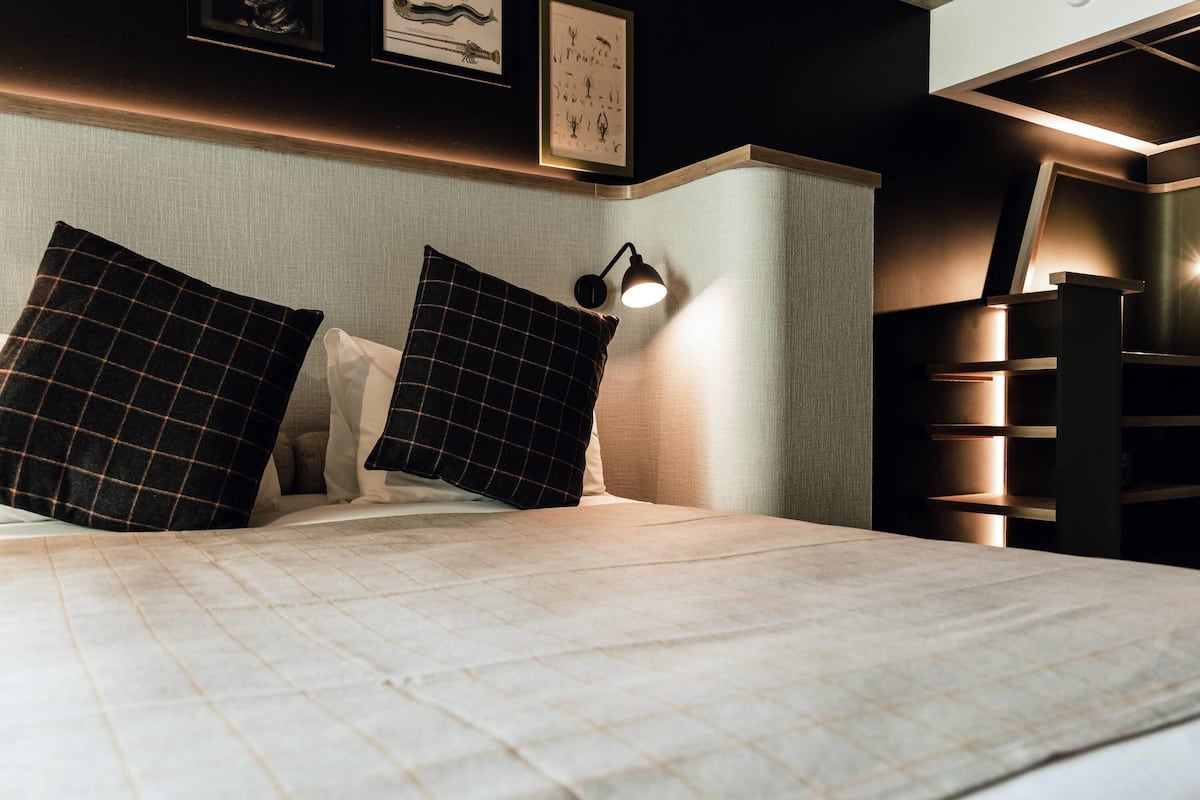 Premium bedding, desk, blackout drapes, soundproofing