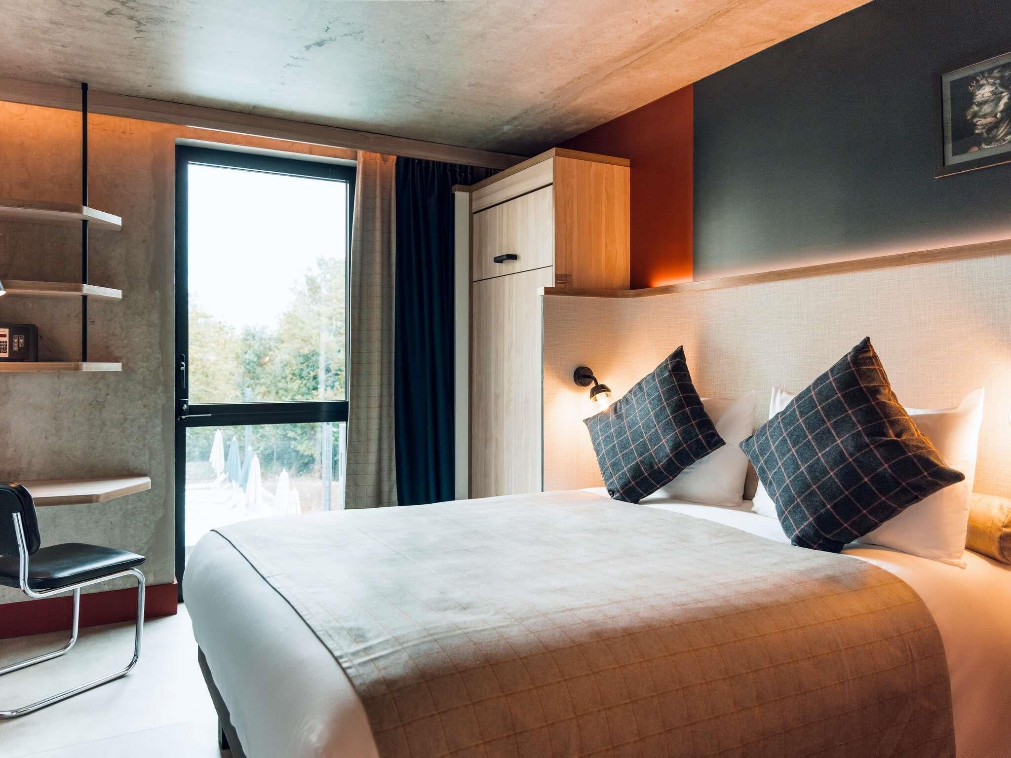 Standard Room (1 Double Bed and 2 Single Beds) | Premium bedding, desk, blackout drapes, soundproofing