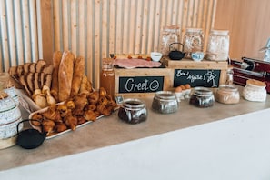 Free daily buffet breakfast