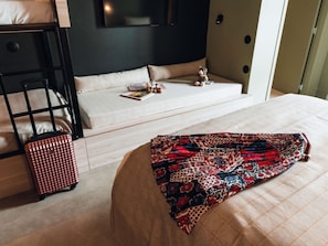 Comfort Room, Balcony (1 Queen Bed and 2 Single Beds) | Premium bedding, desk, blackout drapes, soundproofing