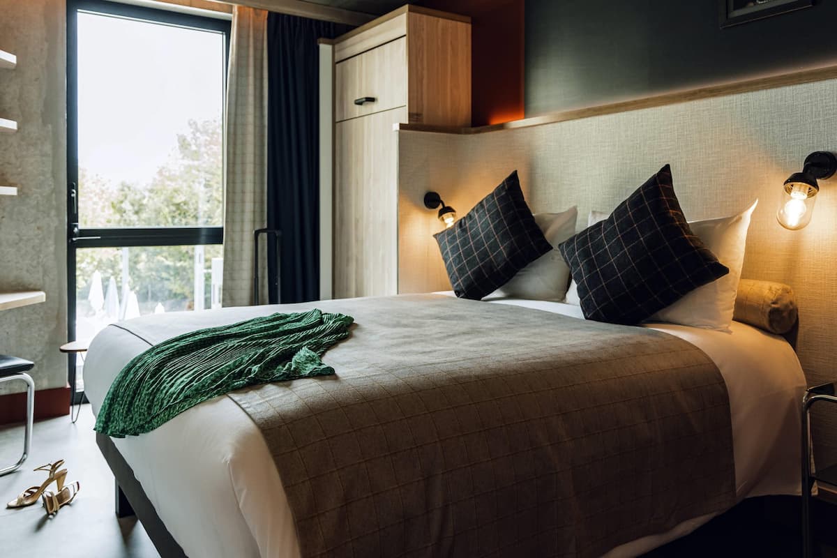 Chambre, plusieurs lits (POP)