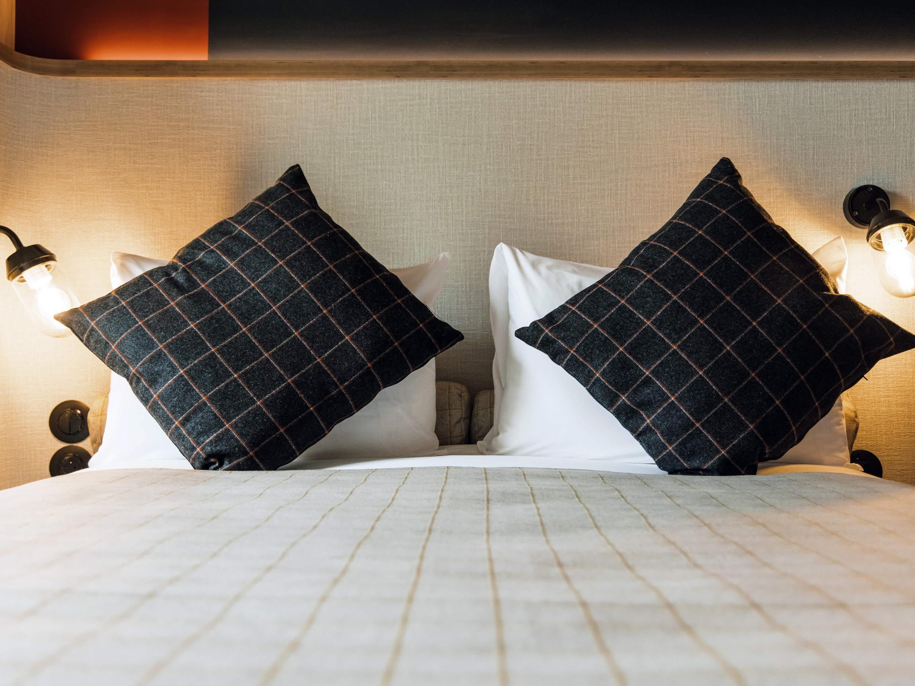 高档床上用品、办公桌、遮光窗帘、隔音