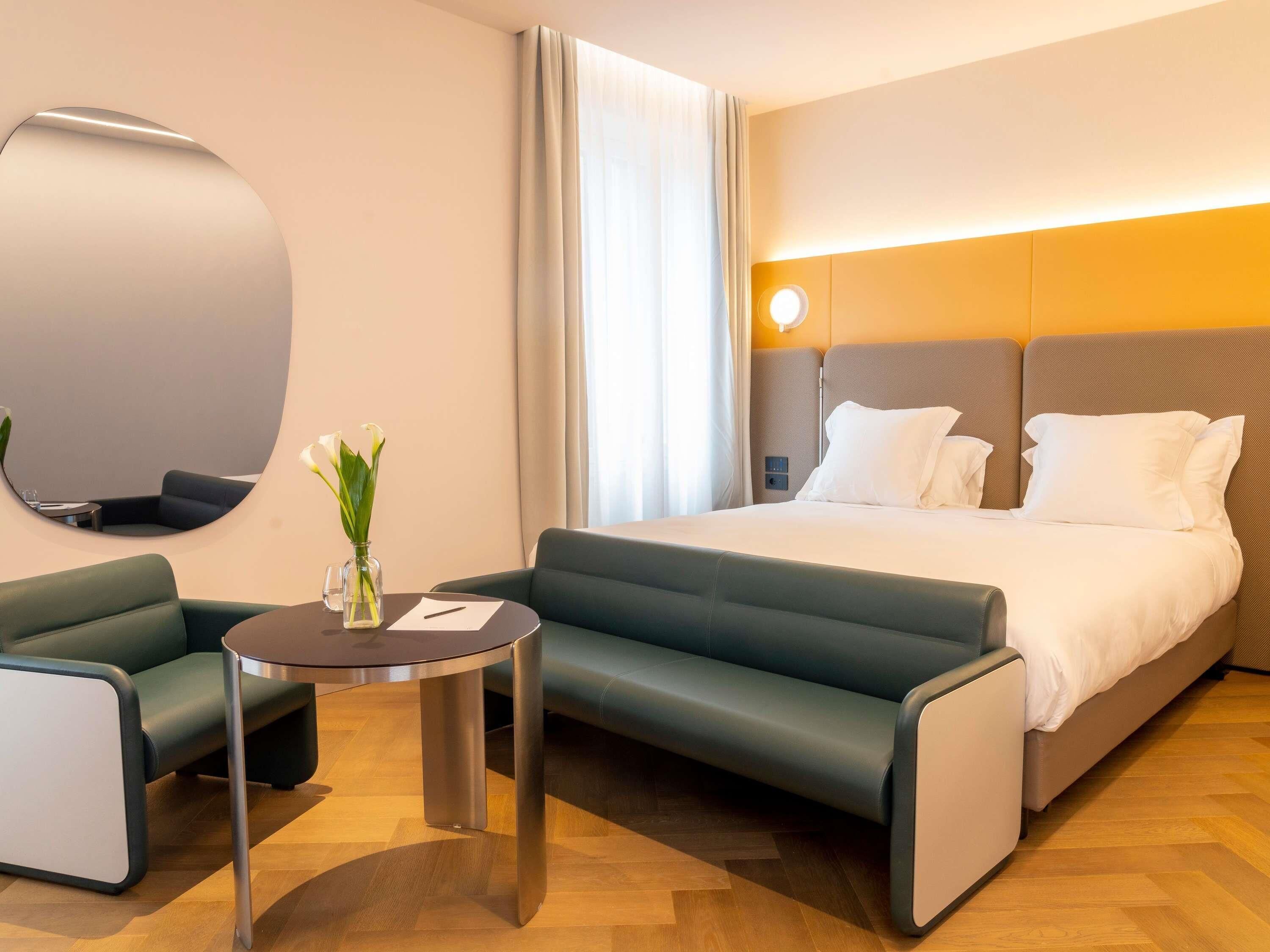 Deluxe kamer, uitzicht op baai | Luxe beddengoed, donzen dekbedden, bedden met traagschuimmatras