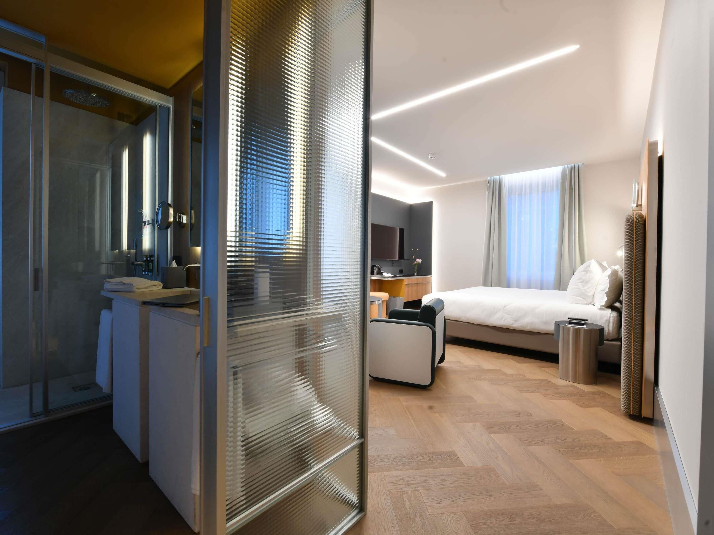 Camera Deluxe | Biancheria da letto di alta qualità, copriletto in piuma