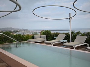 Outdoor pool, pool umbrellas, pool loungers - Palazzo Tirso Cagliari Mgallery (Cagliari)