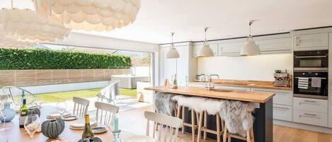 Fridge, dishwasher, cookware/dishes/utensils