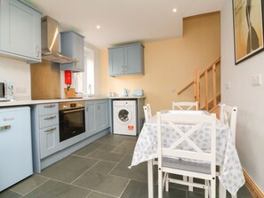 Cottage | Private kitchen | Fridge, electric kettle, toaster, cookware/dishes/utensils