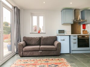 Cottage | 2 bedrooms, individually decorated, individually furnished, free WiFi