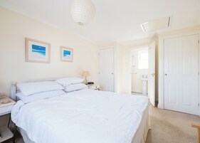 Cottage | 4 bedrooms, individually decorated, individually furnished, free WiFi