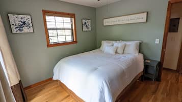 2 bedrooms, iron/ironing board, WiFi, bed sheets