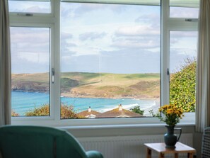 A room with a view of the sea through large windows. - Windyhill (Wadebridge)