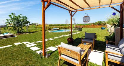 Bloomoon House - Renovated rural house with swimming pool