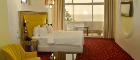 シニア スイート | デスク、ノートパソコン用作業スペース、遮光カーテン、防音設備