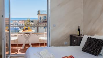 Family Apartment, 1 Bedroom, Sea View | 1 bedroom, iron/ironing board, free WiFi, bed sheets