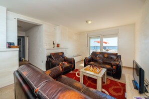 Panoramic Apartment, 3 Bedrooms, Sea View | Living area | 40-inch LED TV with satellite channels, TV - ApartHotel Stijovic (Bar)