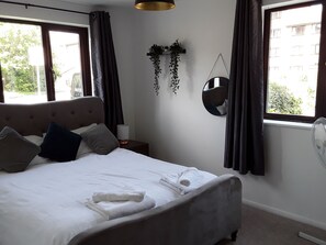 Apartment | 2 Schlafzimmer, kostenloses WLAN, Bettwäsche
