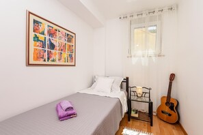 2 bedrooms, iron/ironing board, WiFi, bed sheets - Apartment Jadranka with Sea View in Rogotin (Rogotin)