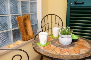 Dining - Apartment Jadranka with Sea View in Rogotin (Rogotin)