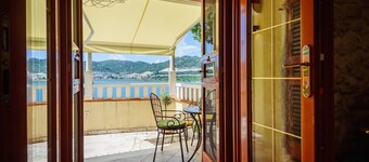 Apartment Jadranka with Sea View in Rogotin