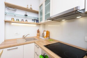 Réfrigérateur, micro-ondes, four, lave-vaisselle