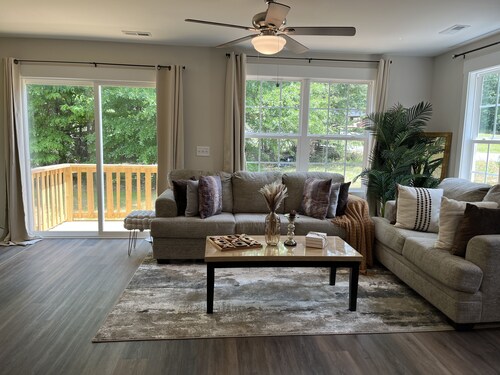 The Royal Suites.Family Friendly-Close to CLT Airport. Beautiful and peaceful.