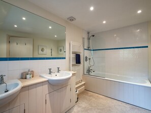Cottage | Bathroom