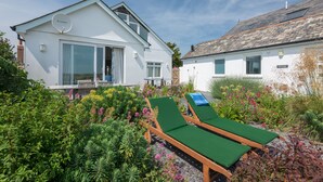 A house with a large window and a satellite dish. - The Point (Wadebridge)