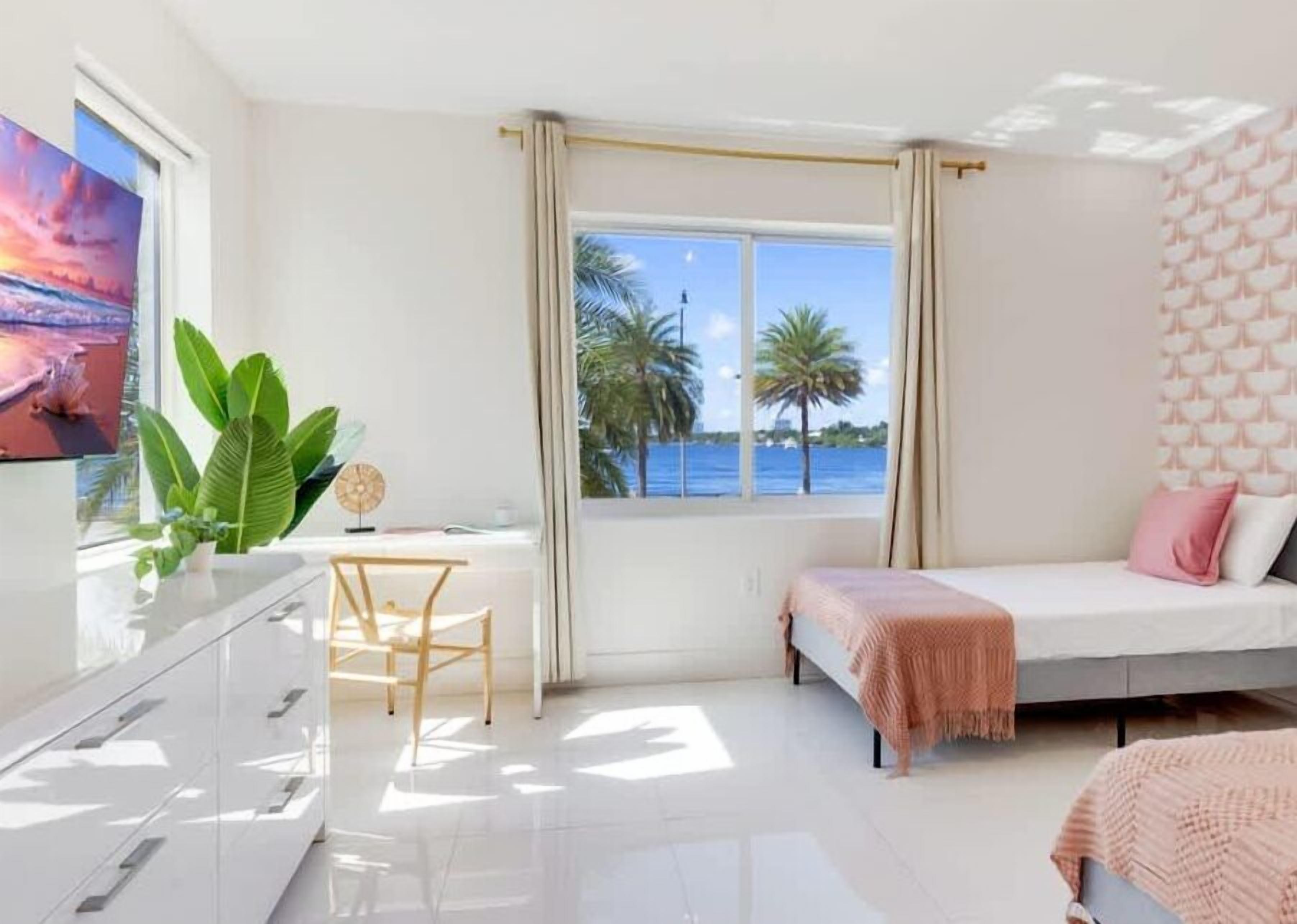 2 bedrooms, desk, iron/ironing board, travel cot