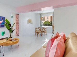 TV, offices - 2BR Loft with Views  | Step To Beach (Hollywood)