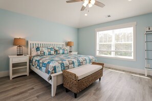 7 habitaciones, tabla de planchar con plancha y cuna de viaje 