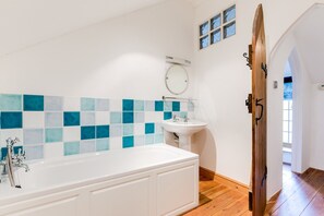 Cottage | Bathroom - Dingles Cottage (Wadebridge)