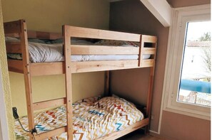 3 camere, una scrivania, ferro/asse da stiro, culla da viaggio