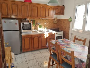 Fridge, stovetop, dishwasher, coffee/tea maker