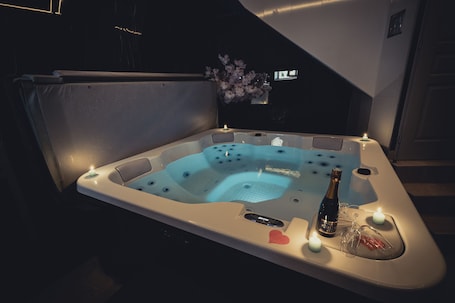 Interior. LOFT with private jacuzzi, CENTRE VILLE PONTOISE