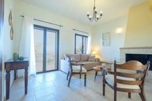 Villa Taigete | Khu phòng khách | TV màn hình phẳng 25-inch có truyền hình cáp, TV 