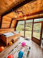 Elite Bungalow | Soundproofing, free WiFi