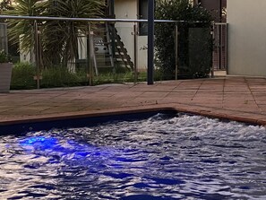 Alberca al aire libre y alberca climatizada