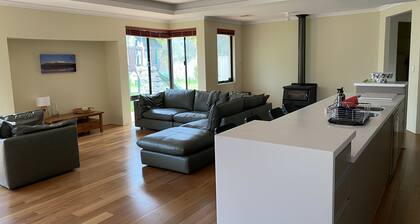 Quiet seclusion for peaceful rejuvenation/heated outdoor pool/suit families (9)